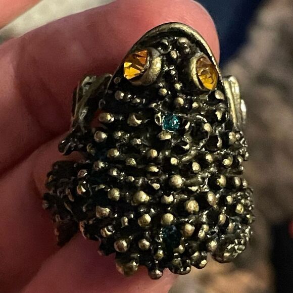 Frog Toad Ring brass with Gem Accents - Picture 3 of 6